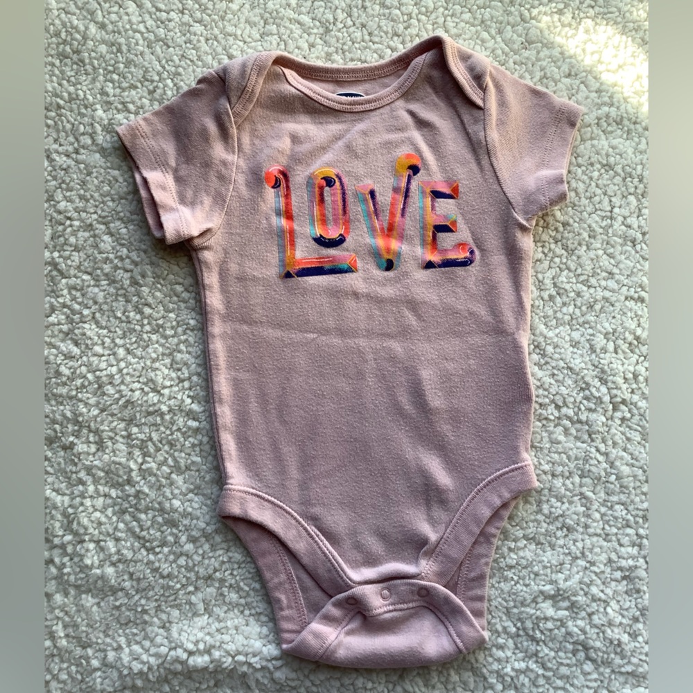 Old Navy Love Short Sleeve Bodysuit 12M-18M Valentines Day Baby